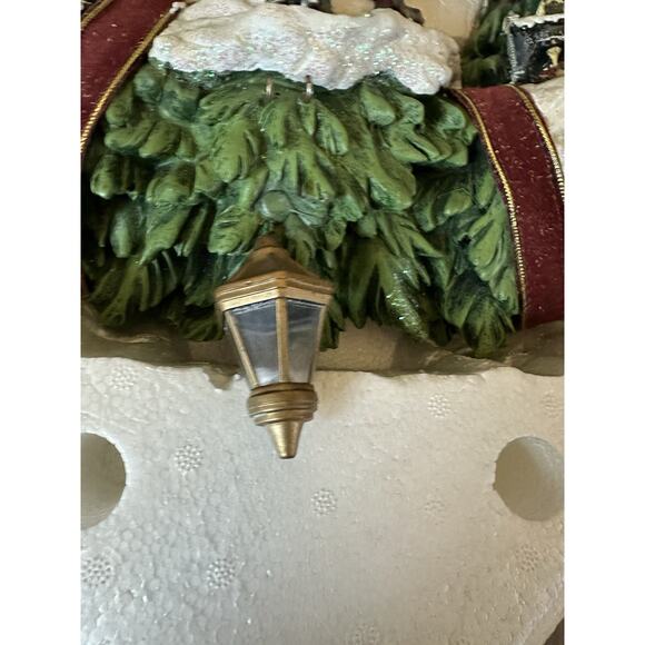 Thomas Kinkade Christmas Village Wreath Hamilton Collection - Picture 9 of 16